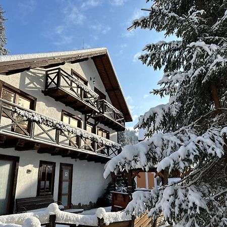 Hotel Любе Jablunycja Exteriér fotografie